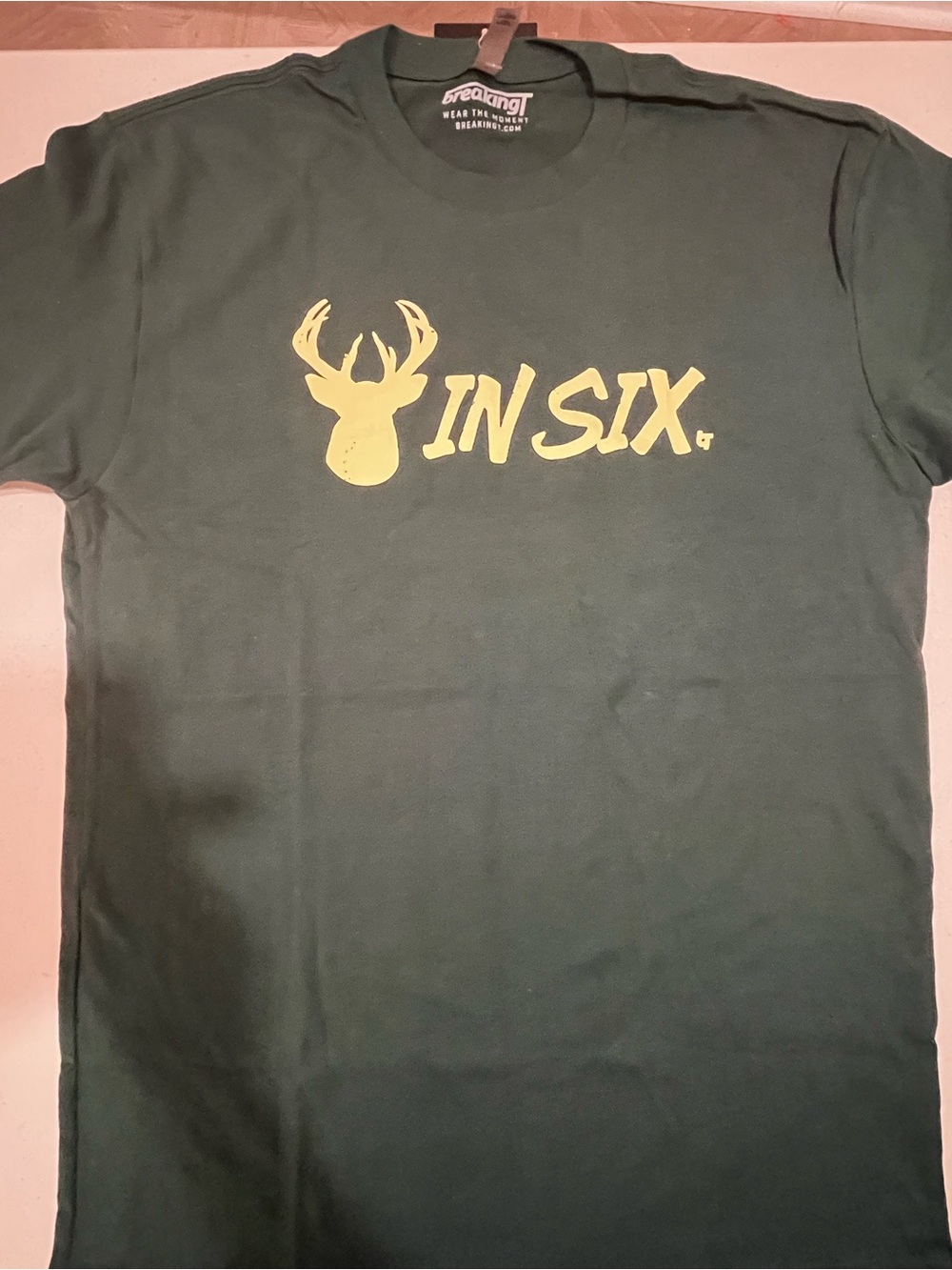 IN SIX Milwaukee Bucks Graphic Tee with Deer Logo - Dark Green & Yellow